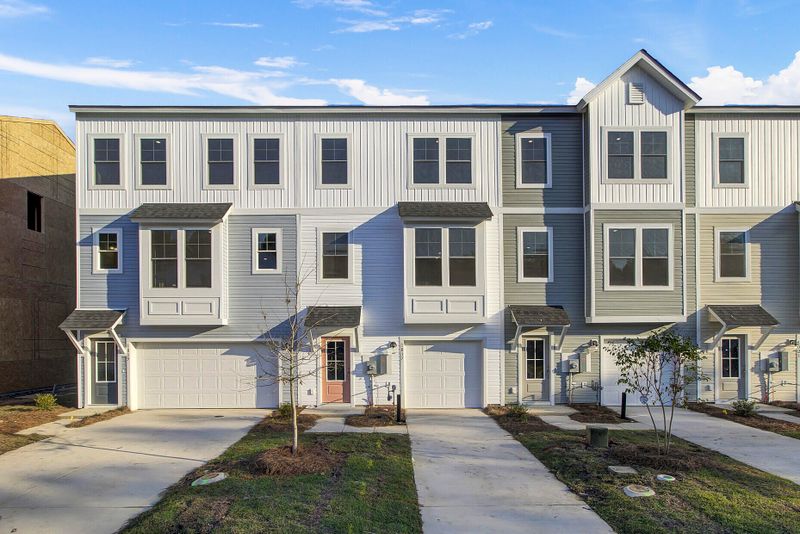 1011 Pettiford Pl, Hanahan, SC 29410