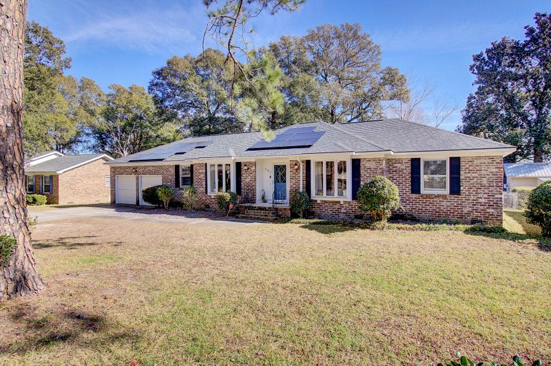 1017 Yeamans Hall Rd, Hanahan, SC 29410