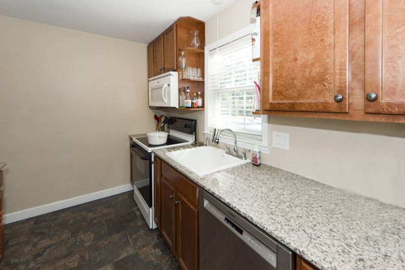 411 Carriage Ln, Mount Pleasant, SC 29464
