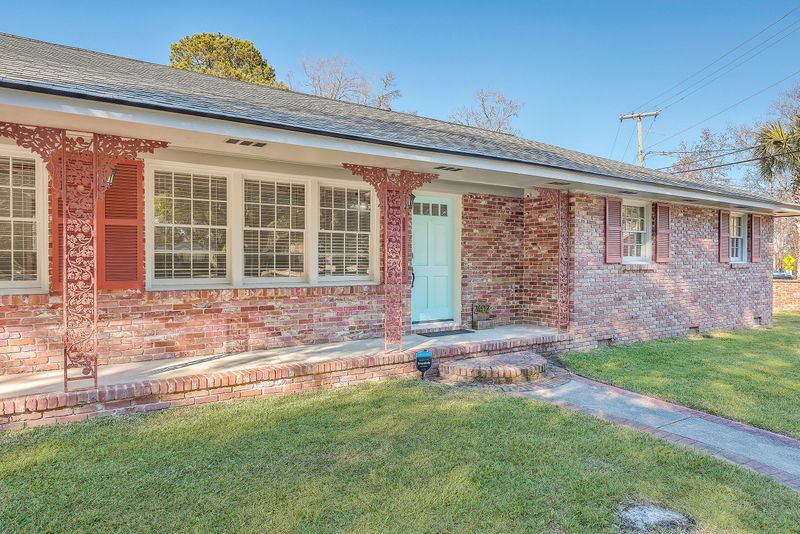 2402 Two Oaks Dr, Charleston, SC 29414