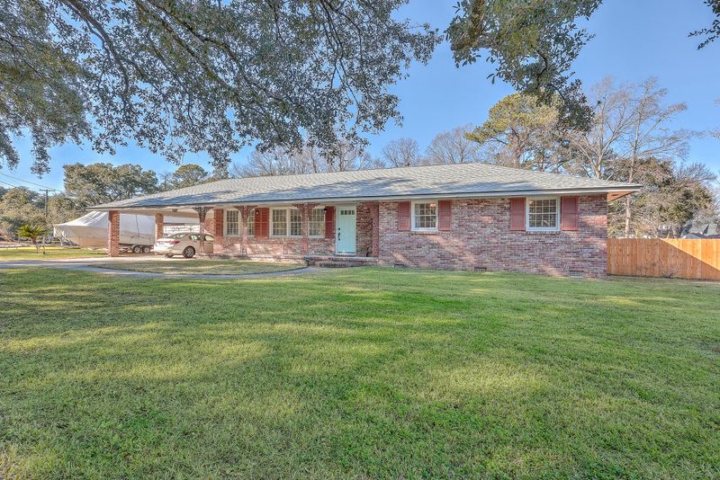 2402 Two Oaks Dr, Charleston, SC 29414