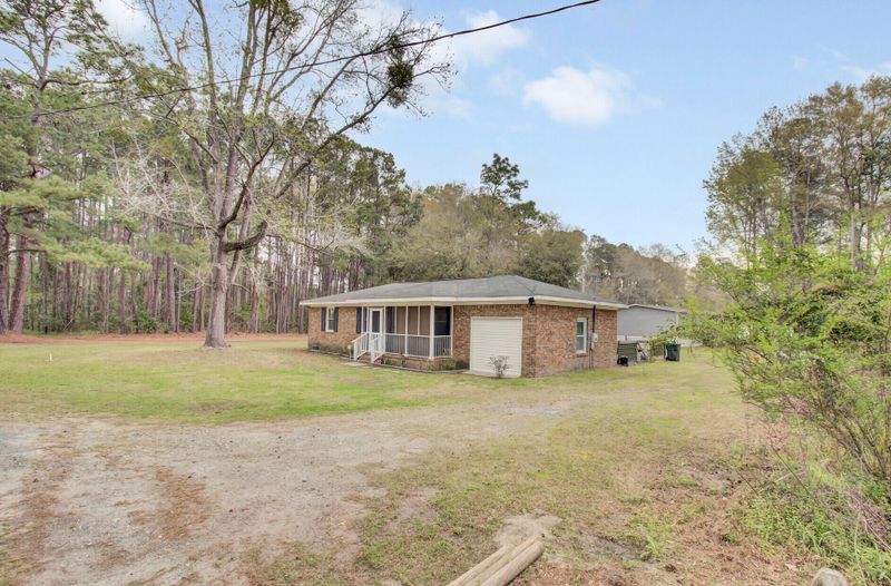 337 W End Dr, Moncks Corner, SC 29461