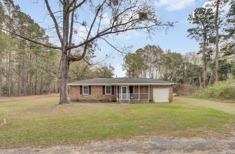 337 W End Dr, Moncks Corner, SC 29461