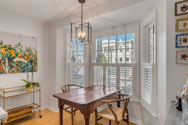 135 Wentworth St, Charleston, SC 29401