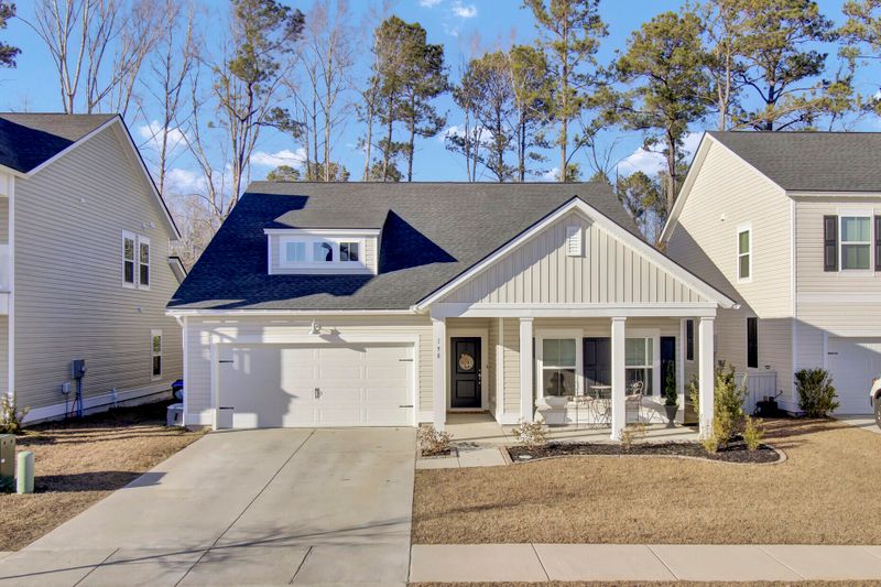 198 Red Bluff St, Summerville, SC 29483