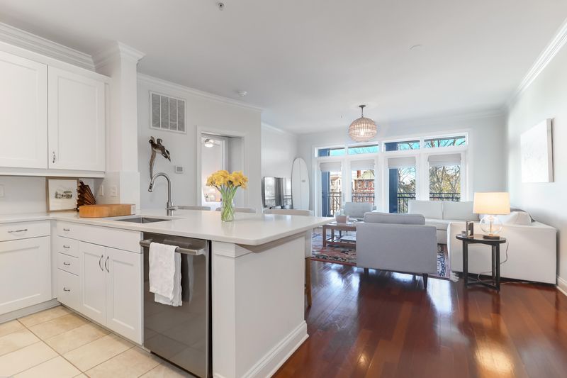 21 George St #310, Charleston, SC 29401