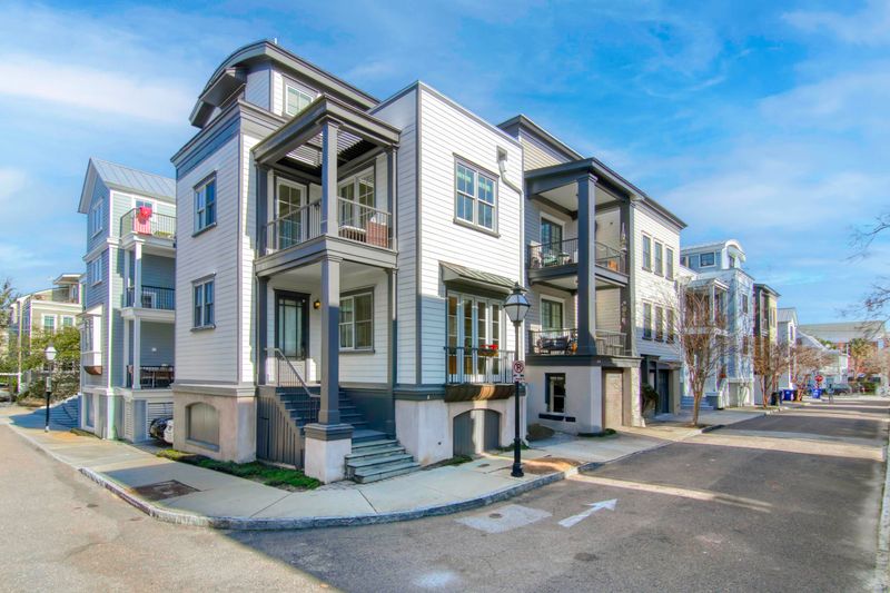 8 Corinne St, Charleston, SC 29403
