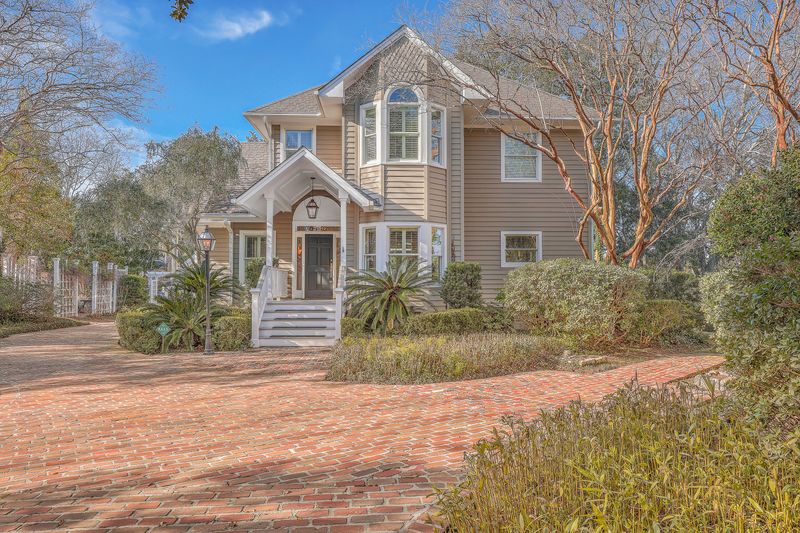 709 Lake Frances Dr, Charleston, SC 29412