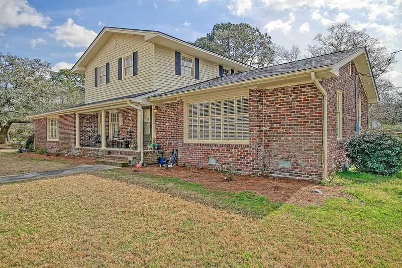 977 Fort Sumter Dr, Charleston, SC 29412
