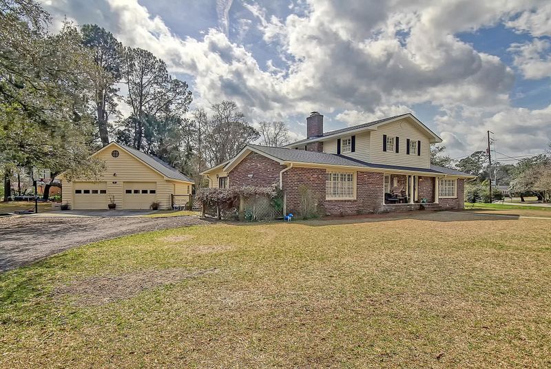 977 Fort Sumter Dr, Charleston, SC 29412