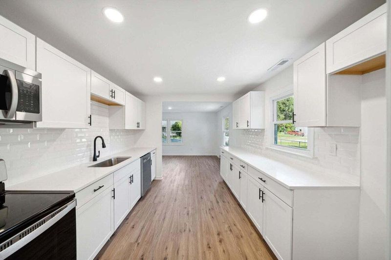 1207 Albemarle St, Hanahan, SC 29410