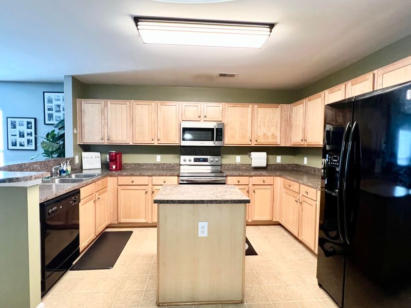 104 Vinca Dr, Goose Creek, SC 29445