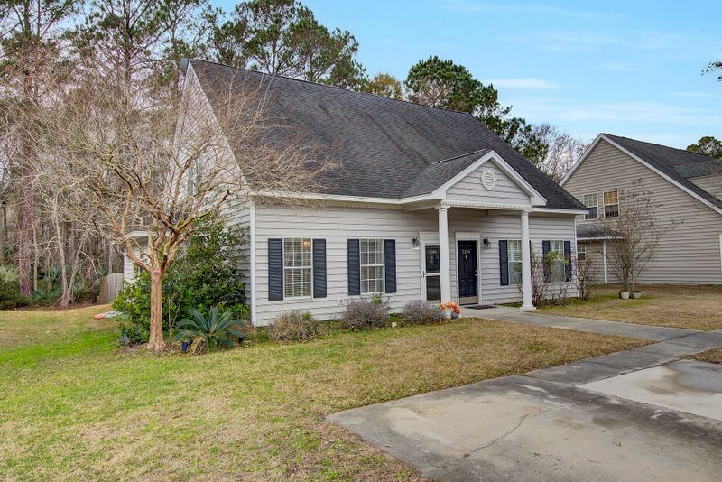 2240 Kings Gate Ln, Mount Pleasant, SC 29466