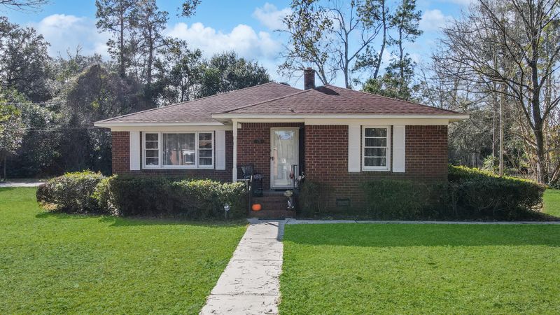 171 Roosevelt Dr, Saint Stephen, SC 29479