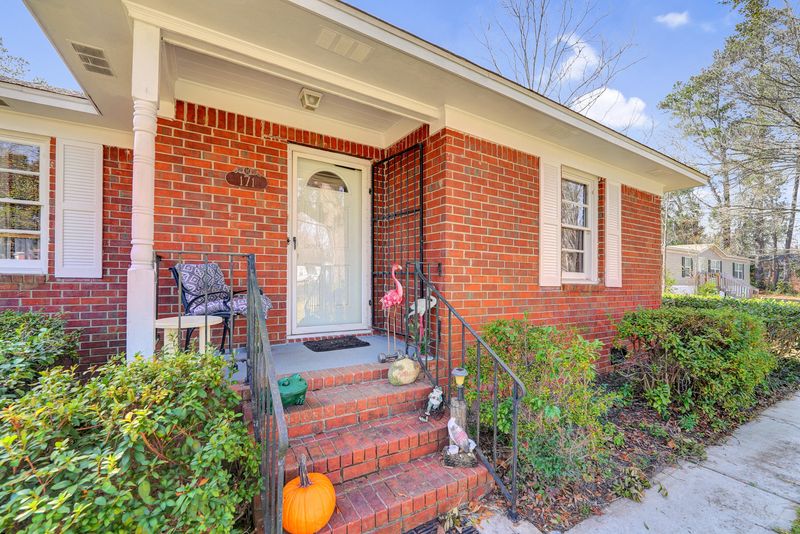 171 Roosevelt Dr, Saint Stephen, SC 29479