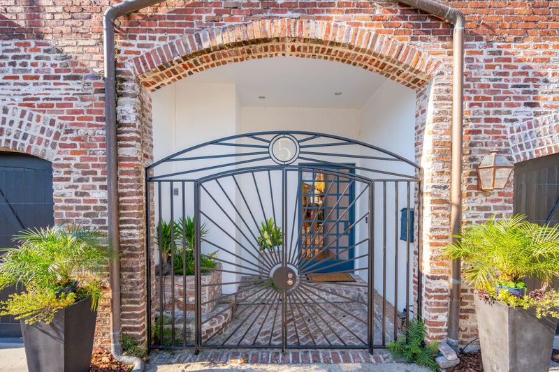 5 Motley Ln, Charleston, SC 29401