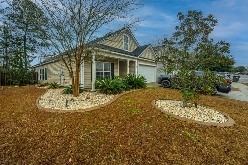 102 Hyrne Dr, Goose Creek, SC 29445