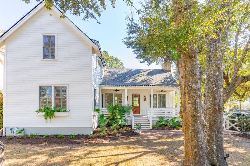 731 Hill St, Mount Pleasant, SC 29464