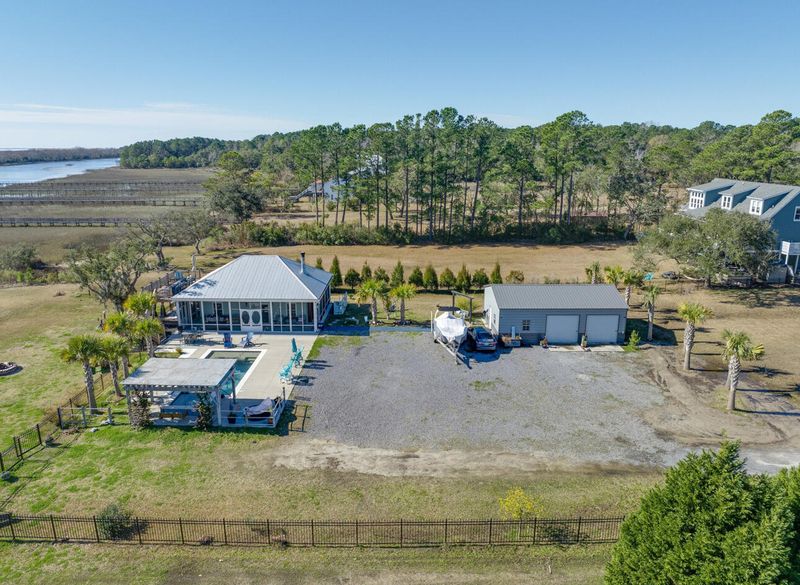 714 Donnelly Corner Dr, Awendaw, SC 29429