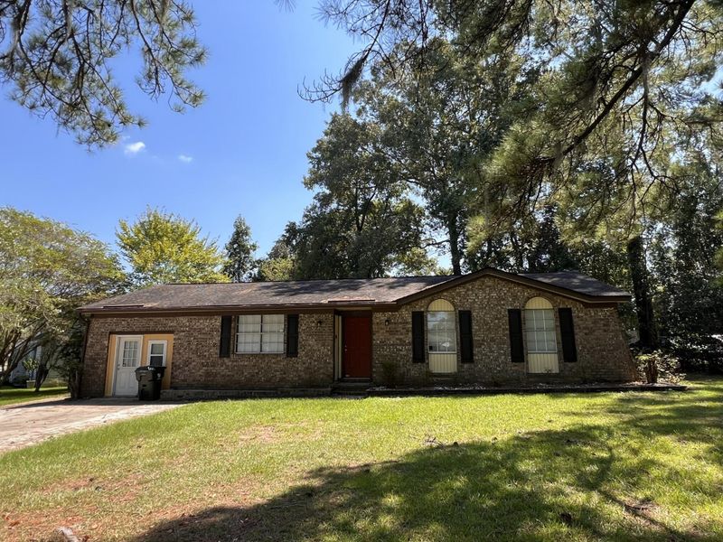 218 Columbia Dr, Ladson, SC 29456