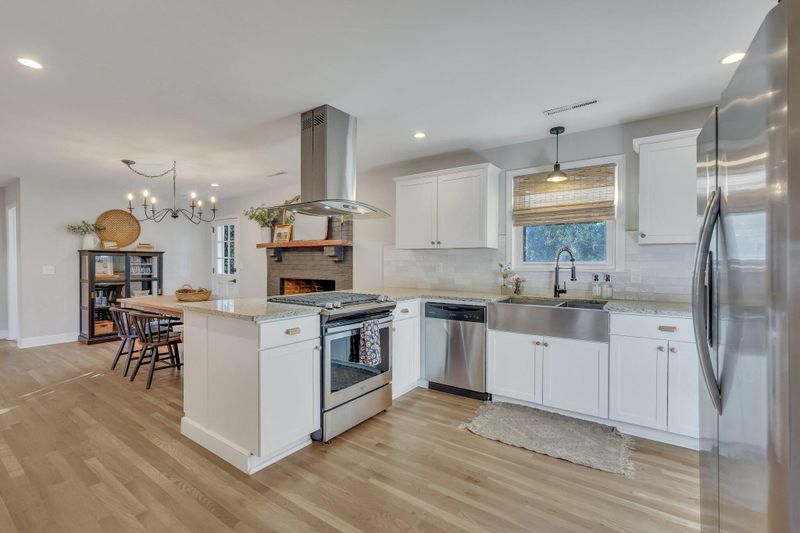 15 Rice Dr, Charleston, SC 29407