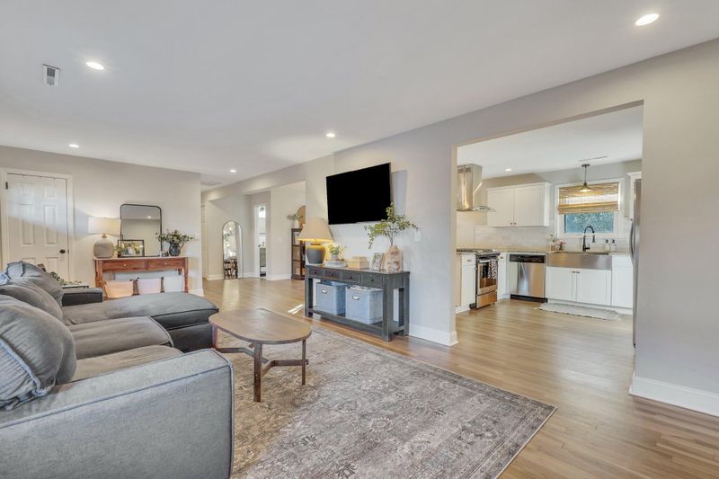 15 Rice Dr, Charleston, SC 29407