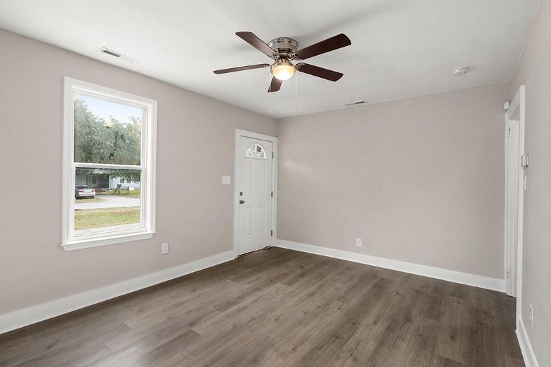 2614 S Allen Dr, North Charleston, SC 29405