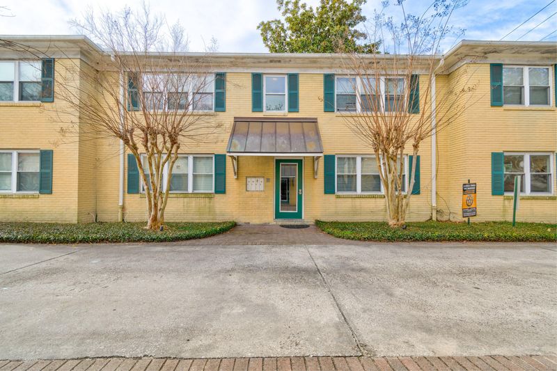 119 Wentworth St #A, Charleston, SC 29401