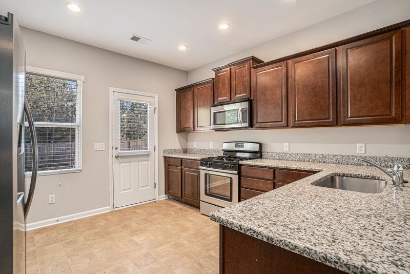 327 Cantley Ct, Summerville, SC 29486