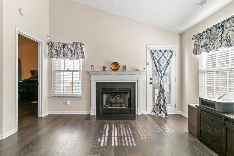 325 Seneca River Dr, Summerville, SC 29485