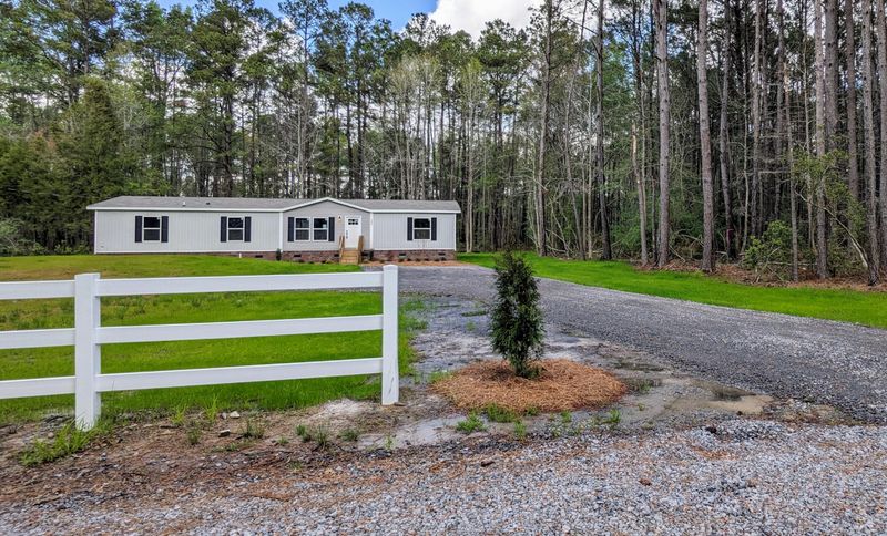 382 S Main St, Ridgeville, SC 29472