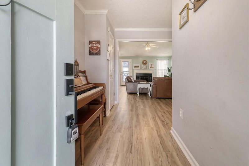 8409 Wylie Dr, North Charleston, SC 29406