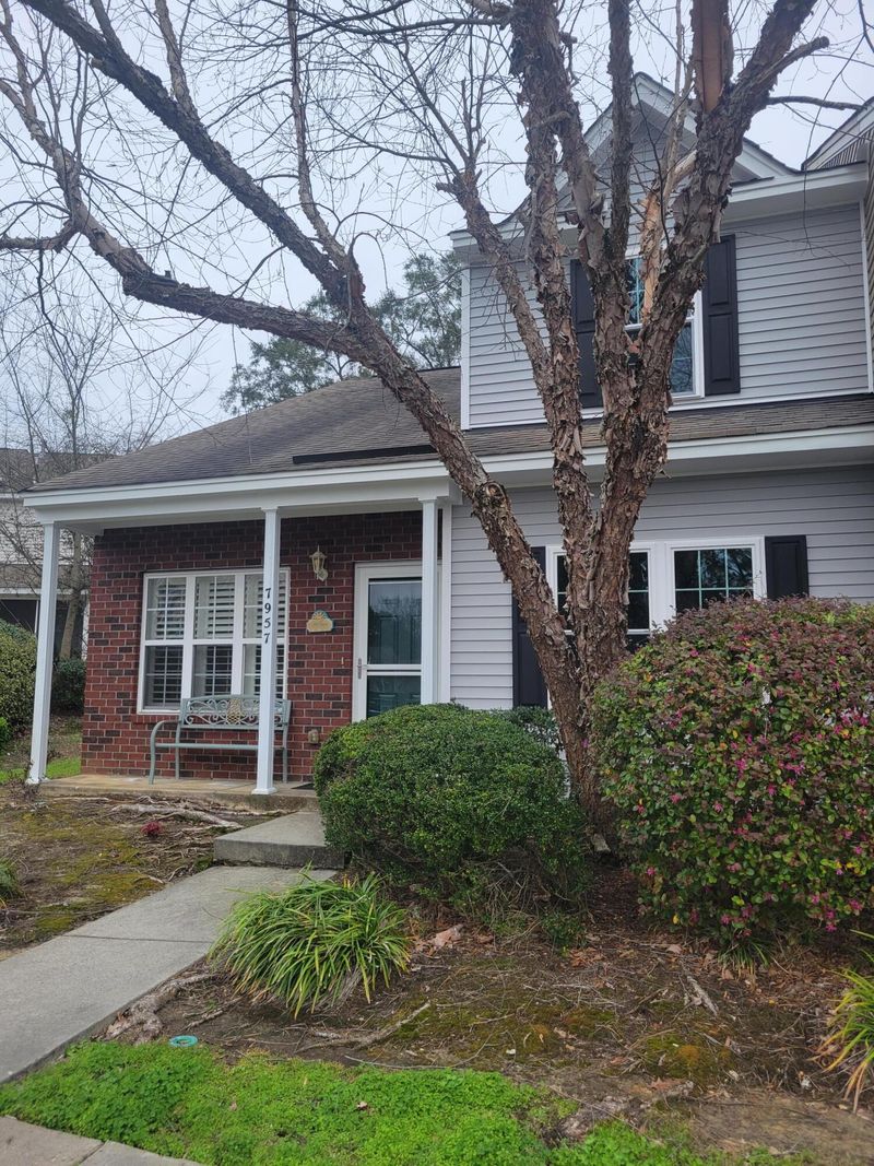 7957 Shadow Oak Dr, North Charleston, SC 29406
