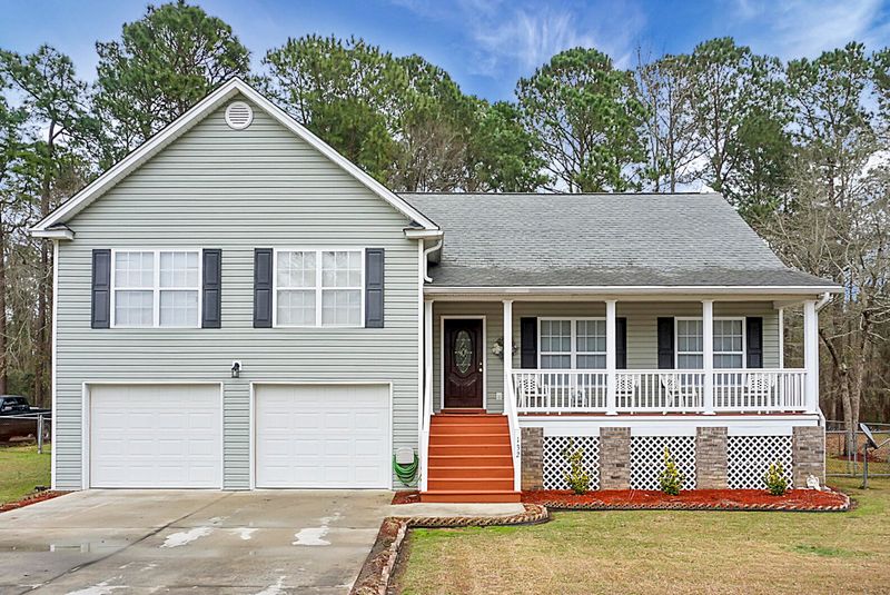 132 Dawsey Dr, Bonneau, SC 29431