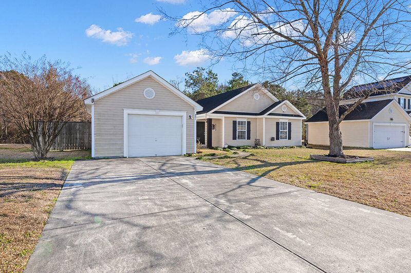 601 Savannah River Dr, Summerville, SC 29485