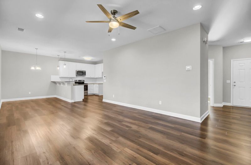 102 Tasker Dr, Summerville, SC 29485