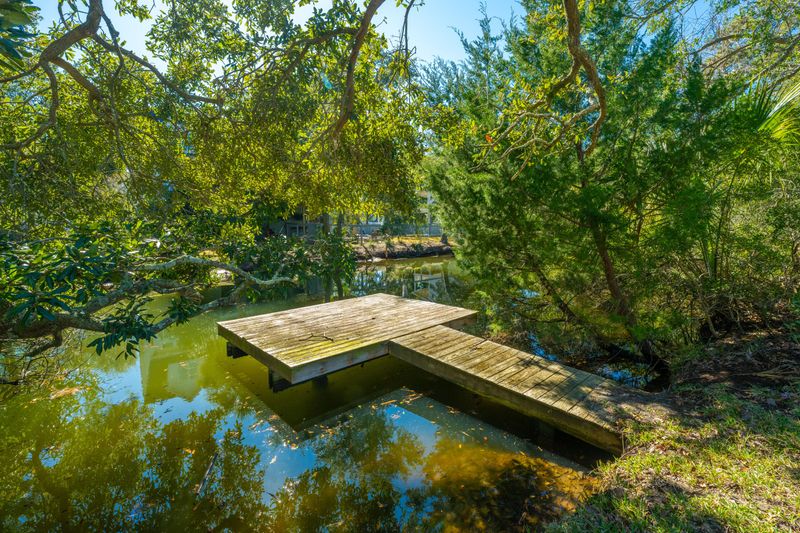 607 Schooner Rd, Charleston, SC 29412