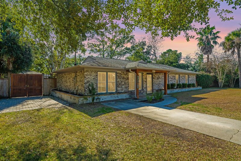 607 Schooner Rd, Charleston, SC 29412