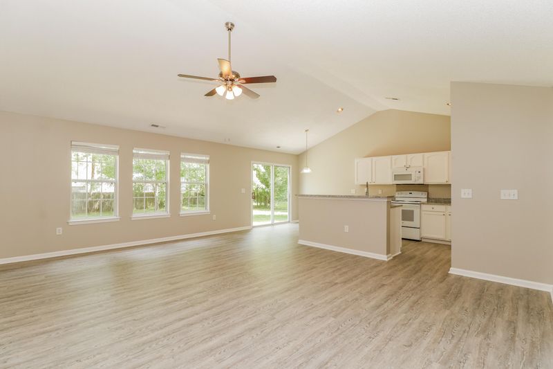 115 Old Tree Rd, Goose Creek, SC 29445