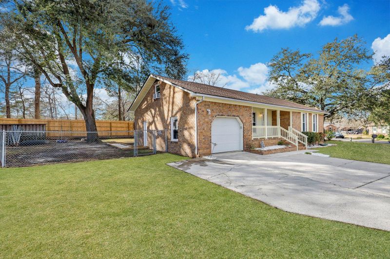 129 Essex Ave, Goose Creek, SC 29445