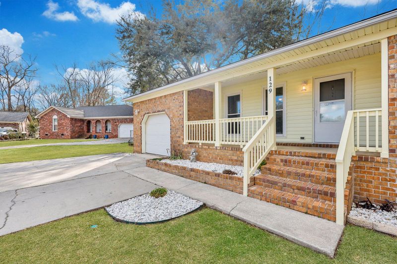 129 Essex Ave, Goose Creek, SC 29445
