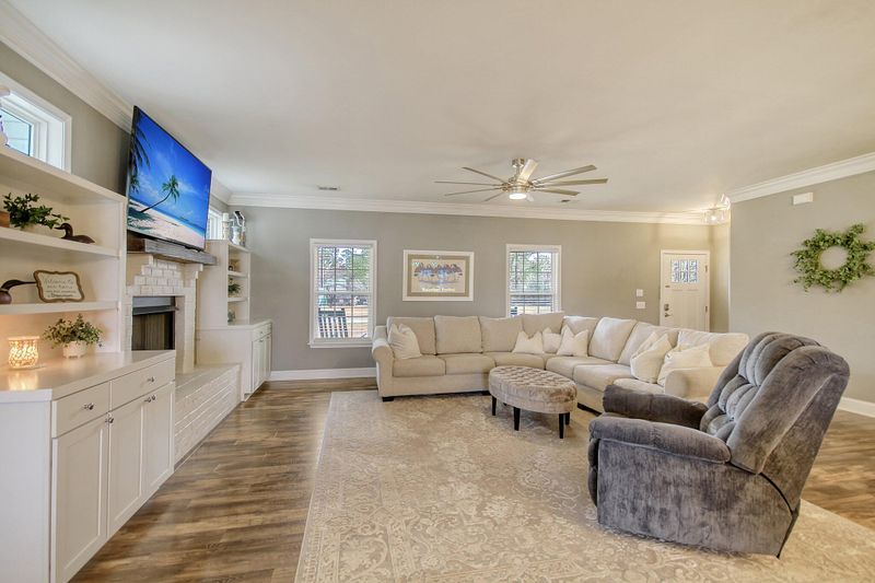 594 Givhans Rd, Ridgeville, SC 29472