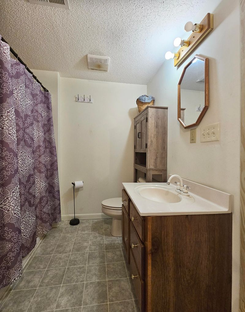 1196 Turkey Pond Rd, Jamestown, SC 29453