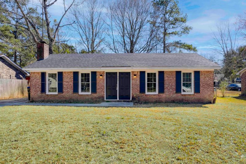 305 Violet Dr, Summerville, SC 29483