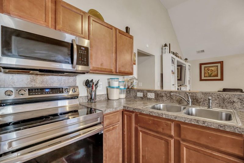 2020 Culloden Dr, Summerville, SC 29483