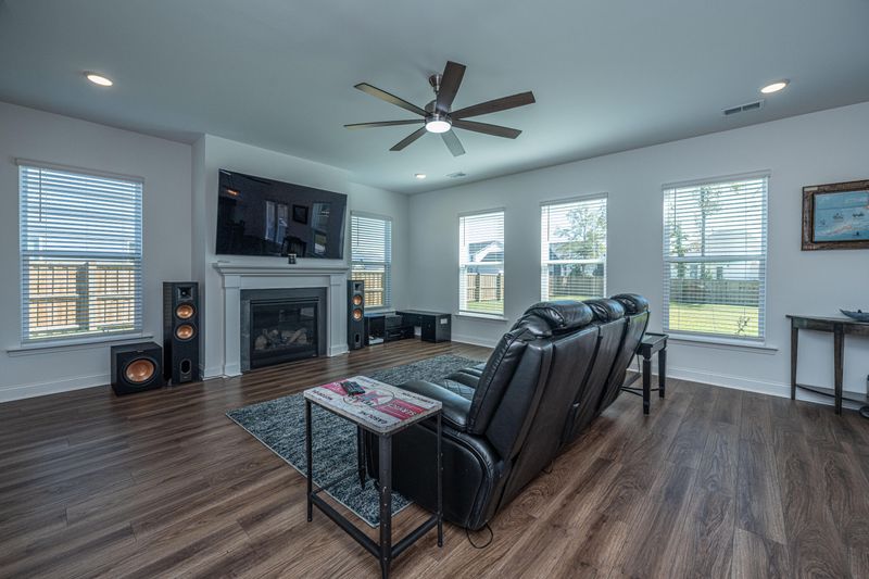 175 Darby Meadows Ln, Ridgeville, SC 29472