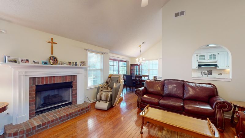 304 Prestwick Ct, Summerville, SC 29483