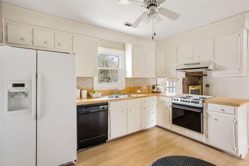 2013 Saint David Ln, Charleston, SC 29414