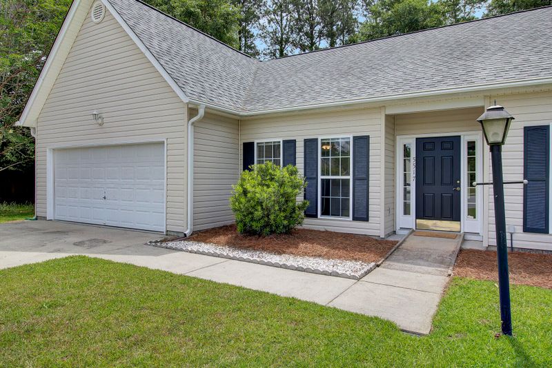 5517 Elliott Glen Ct, North Charleston, SC 29418