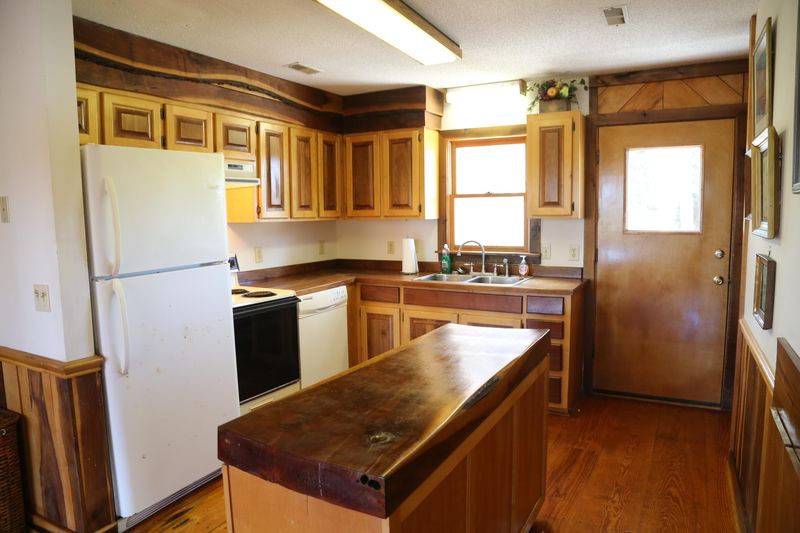 404 Pompano St, Edisto Island, SC 29438